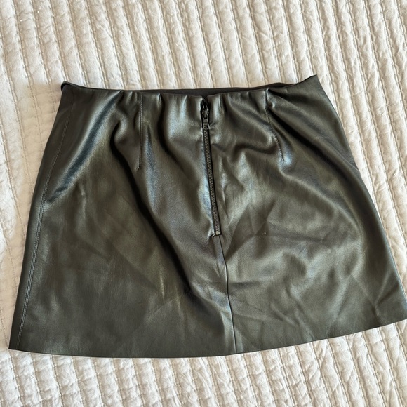 Alice & Olivia Dasia Vegan Leather wrap miniskirt - Picture 4 of 6